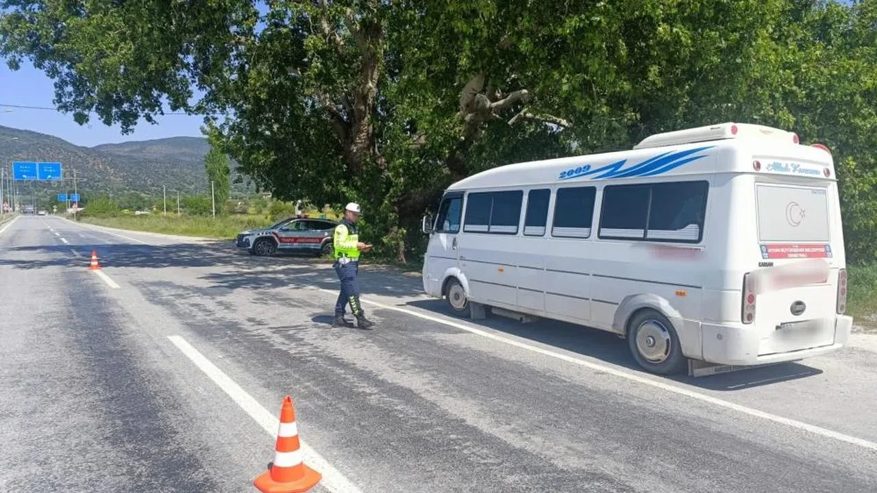 Aydın jandarma ekiplerinden 'sivil' trafik denetimi: Kurallara uymayan sürücülere ceza