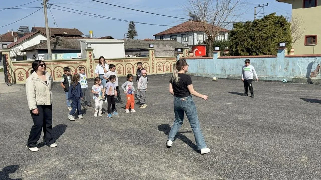 Burslarından fedakarlık yaptılar: Üniversitelilerin köy çocuklarına hediyesi yürek ısıttı