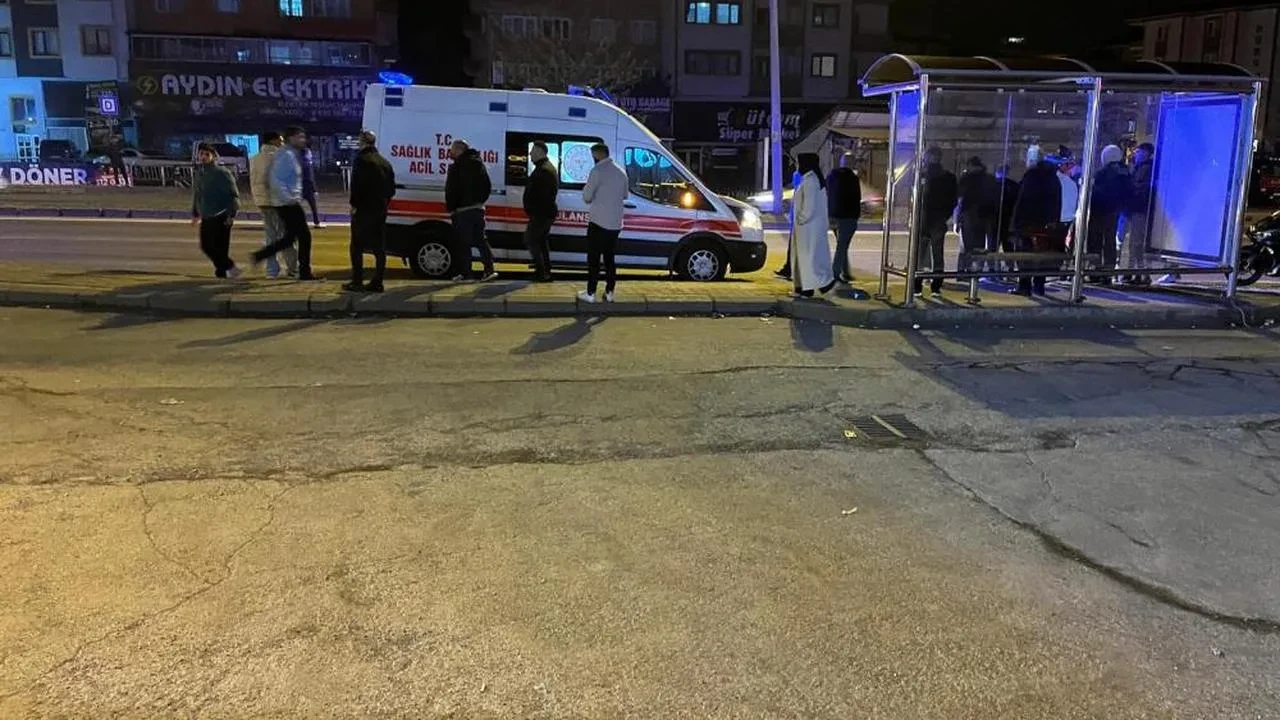 Zonguldak'ta ambulansın çarptığı yaya ağır yaralandı, trafik güvenliği tartışmaları alevlendi
