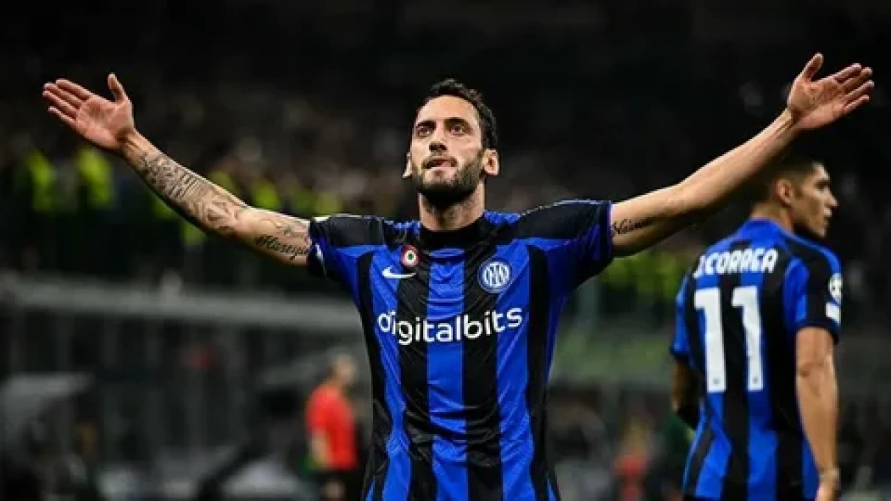 Hakan Çalhanoğlu, Manchester United'a transfer oluyor mu?