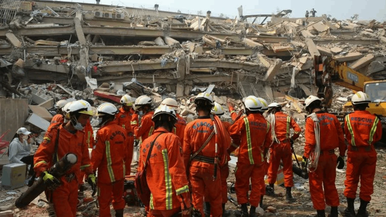 Myanmar'ı sarsan depremler: Yıkım ve can kaybı artıyor
