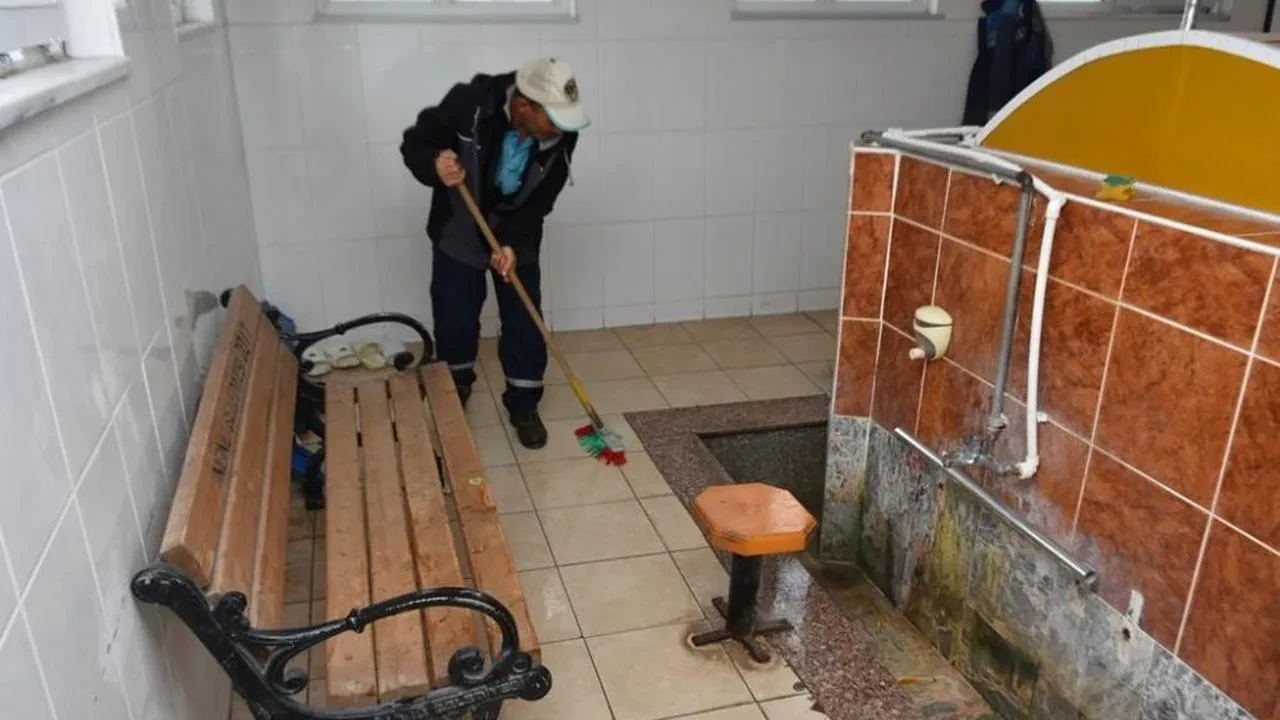 İnönü'de eş zamanlı çalışmalar: Yeni park, çeşme ve moloz temizliği