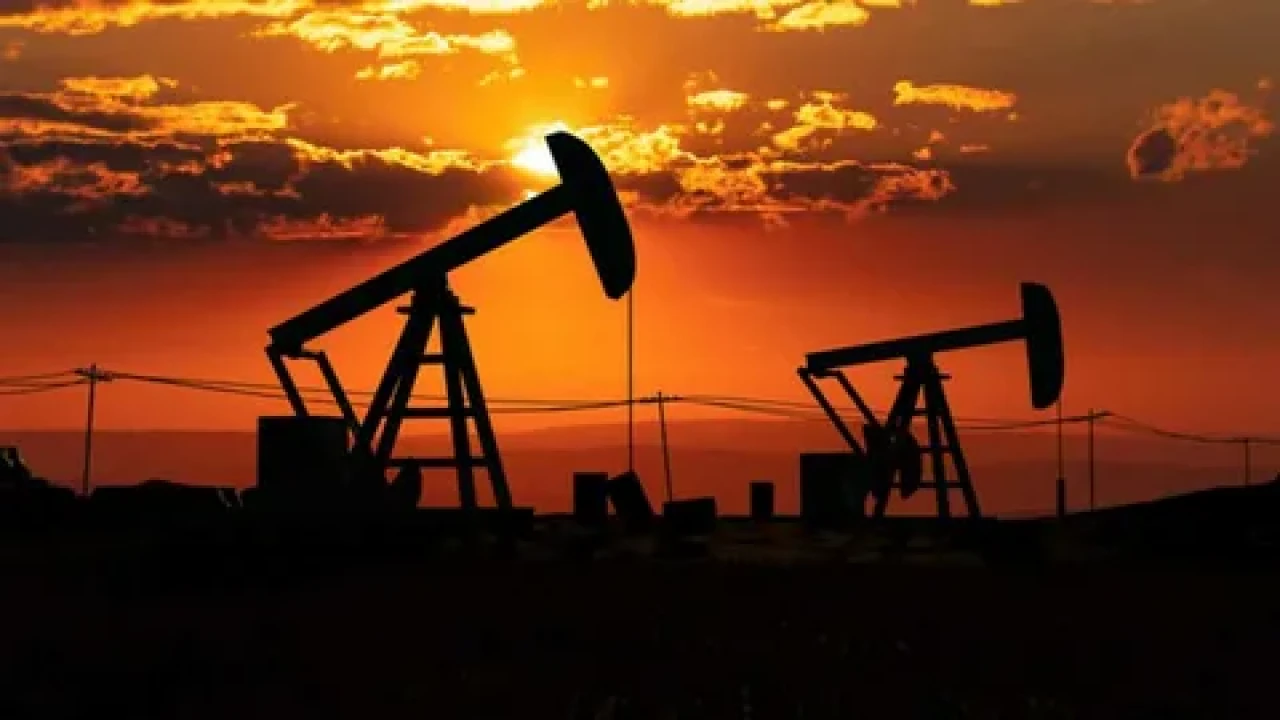 Brent petrol fiyatları 65 doların altına geriledi: Küresel ticaret savaşları ve üretim artışı etkisiyle düşüş sürüyor