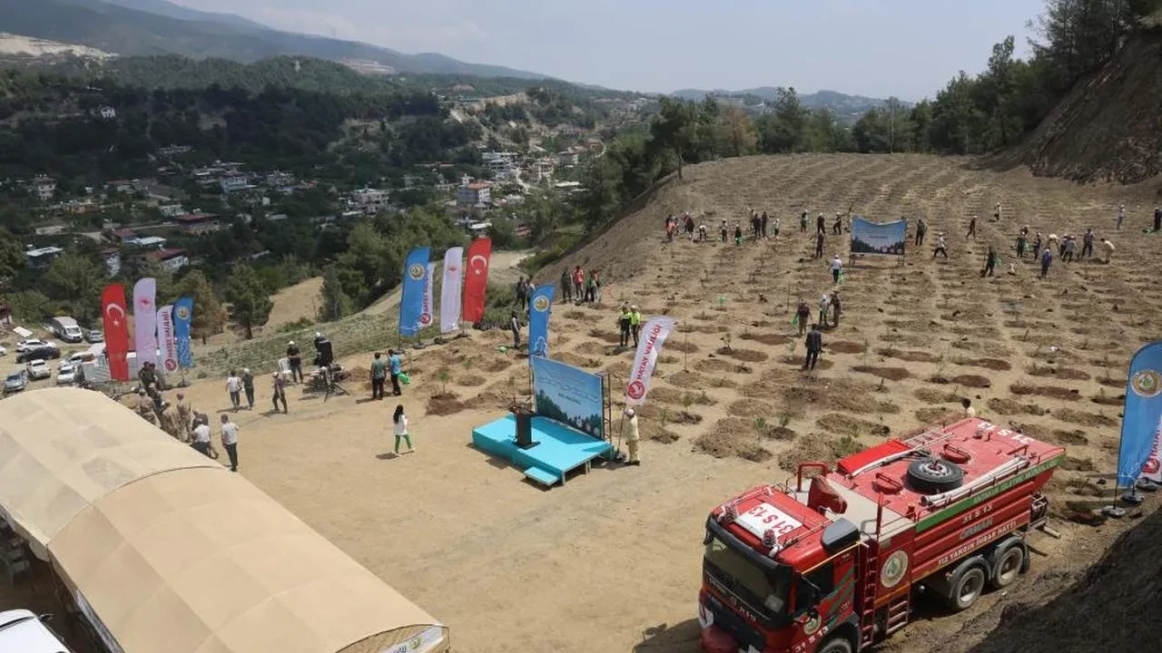 Deprem şehitleri için fidan dikimi: Hatay'da ağaç dikimi gerçekleştirildi