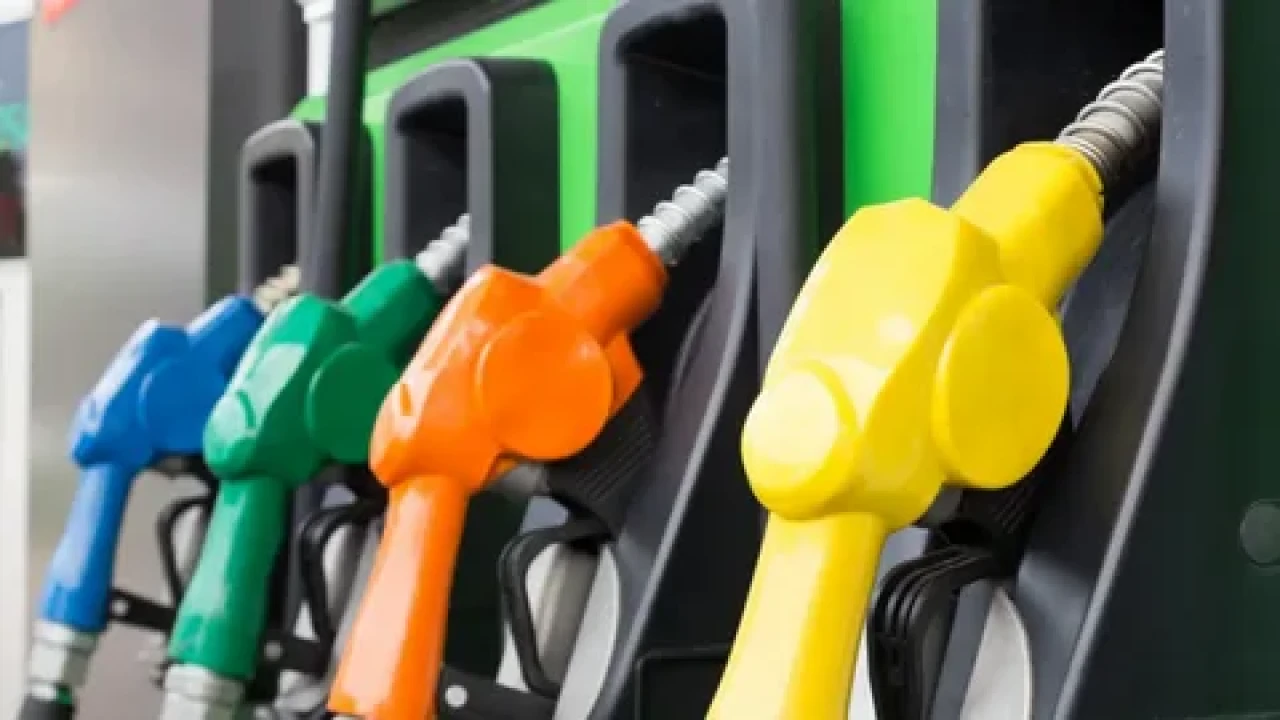Küresel petrol piyasalarındaki dalgalanmalar akaryakıt fiyatlarını etkiliyor