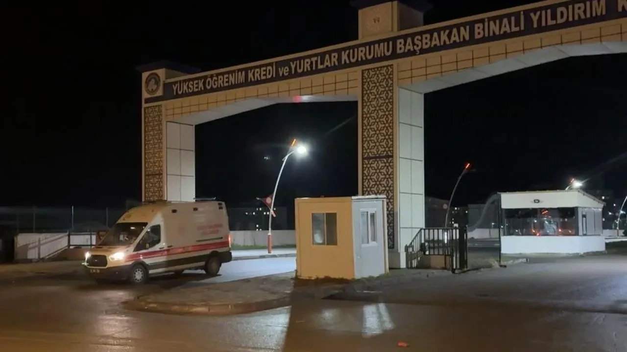 Sivas'taki KYK yurdunda gıda zehirlenmesi şüphesi: 53 öğrenci hastaneye kaldırıldı