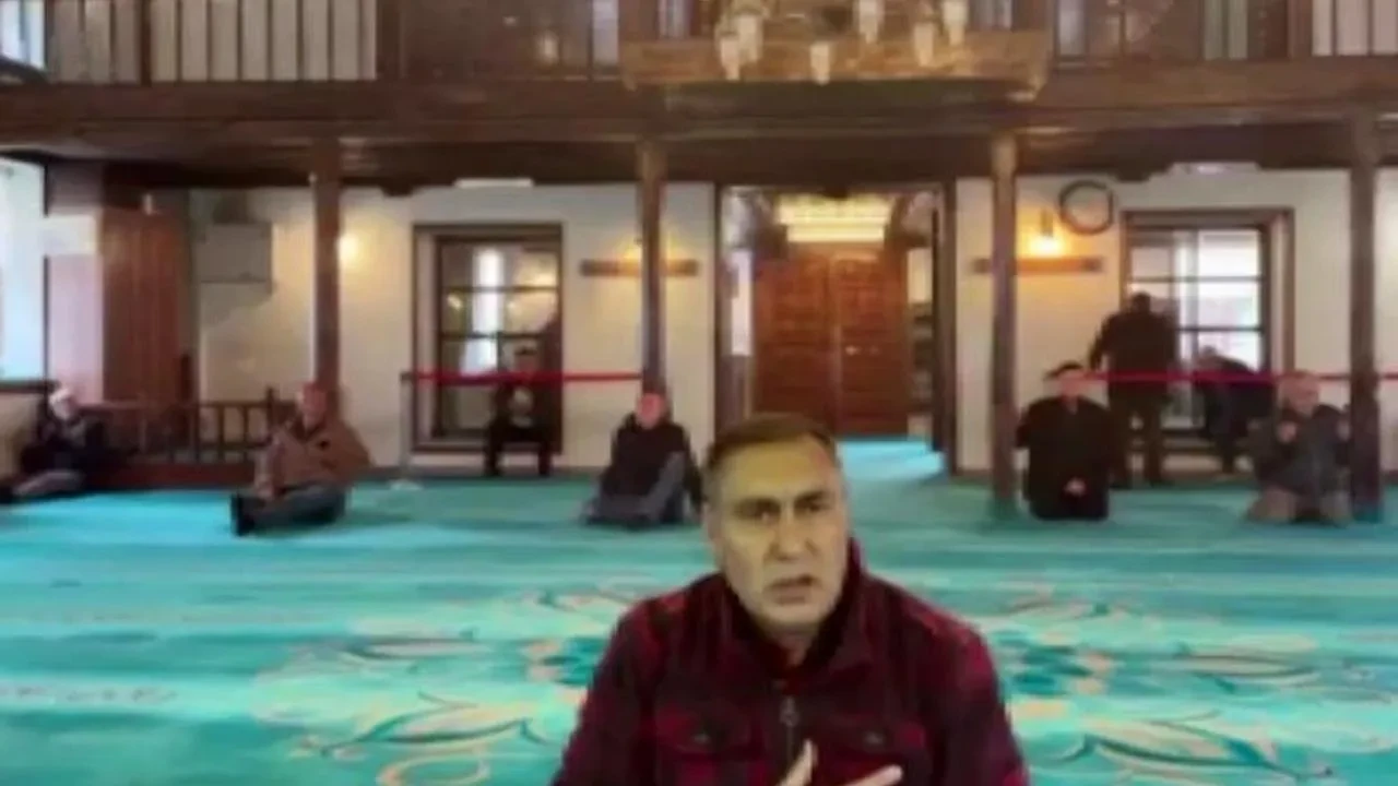 Depreme camide yakalandılar: Sarsıntının bitmesini tekbir ve salavatlar getirerek beklediler