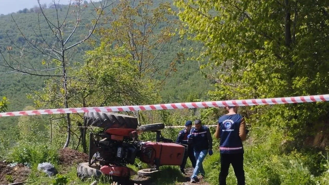 Devrilen traktör can aldı: Sakarya'da 85 yaşındaki sürücü feci şekilde hayatını kaybetti