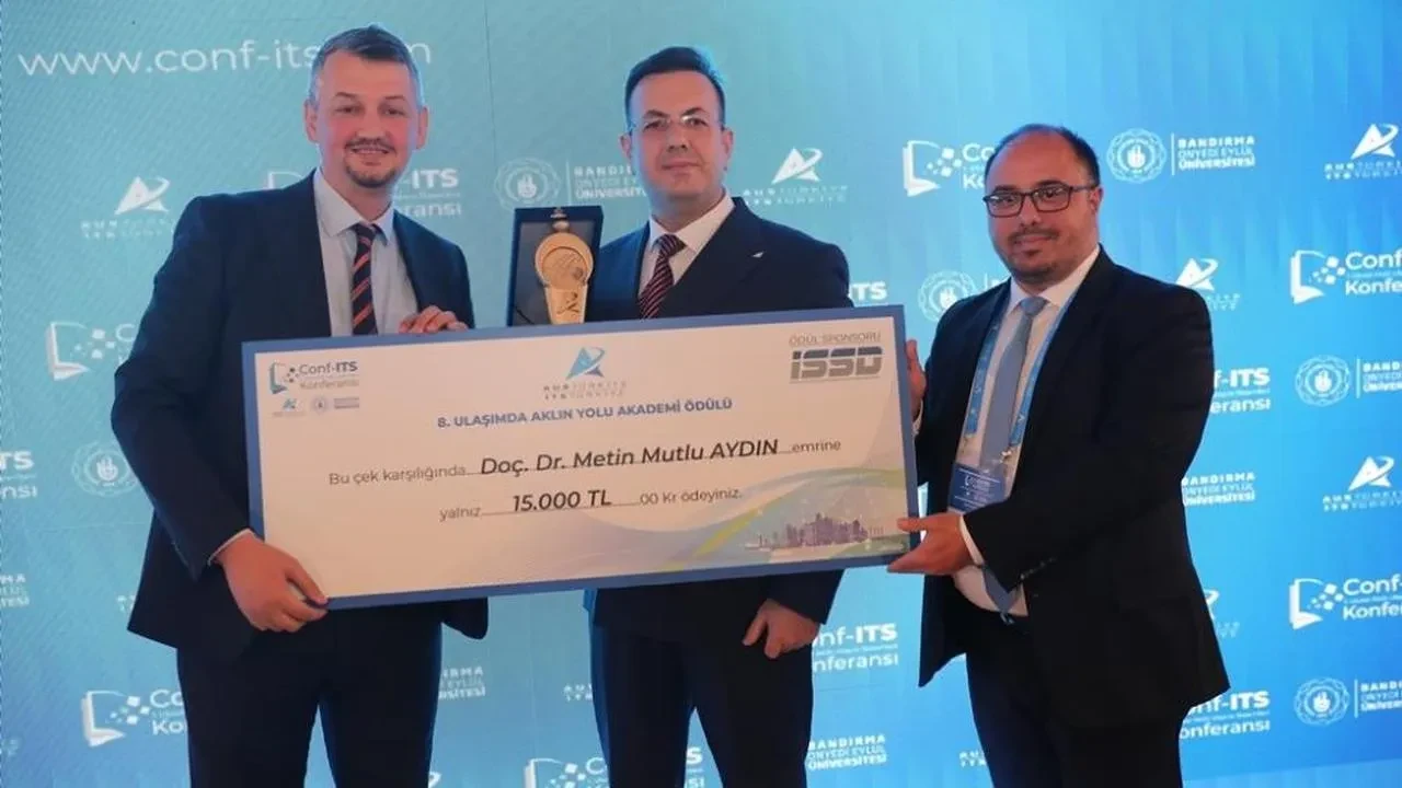 Doç. Dr. Metin Mutlu Aydın'a büyük ödül: Tünel aydınlatması alanındaki çalışmasıyla dikkat çekti