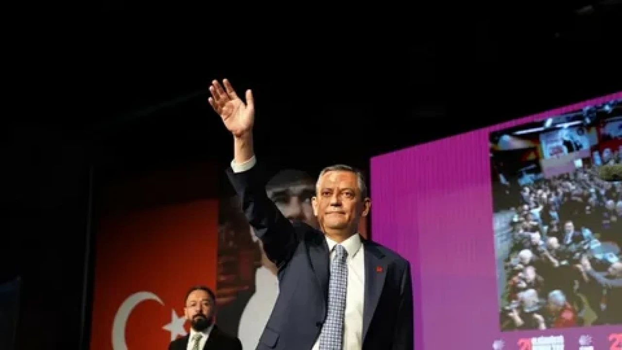 Özgür Özel'in yeni anahtar listesi: CHP'nin geleceği şekilleniyor