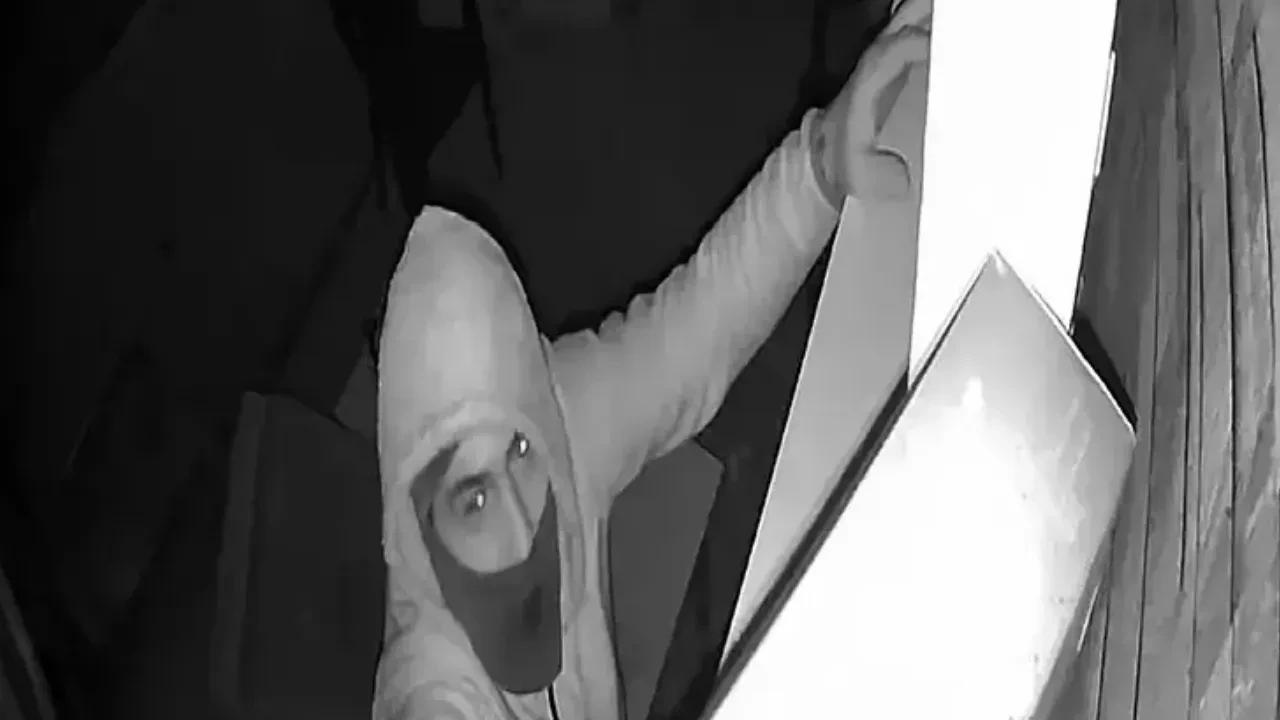 Adana'da balyozlu hırsız dehşeti: 650 bin liralık ekipmanla yakalandı, suç ortağı nerede?