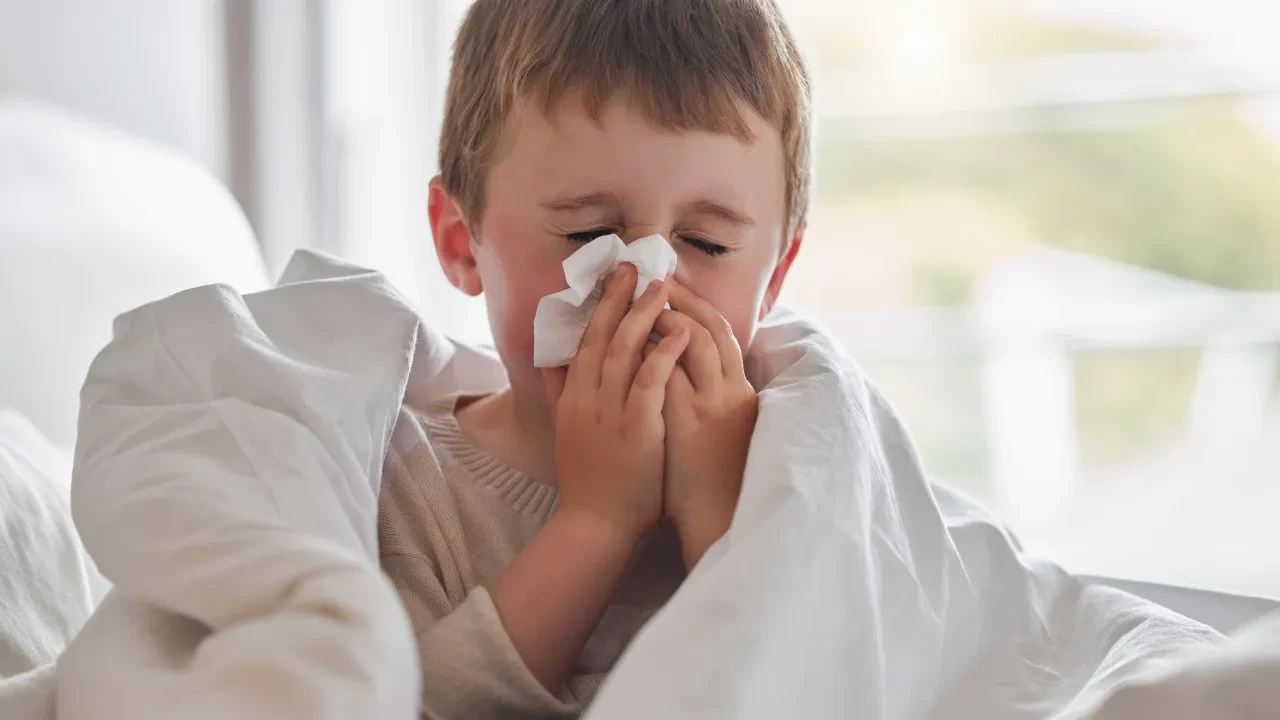 Çocukları tehdit eden RSV virüsü hızla yayılıyor: Korunma yolları neler?