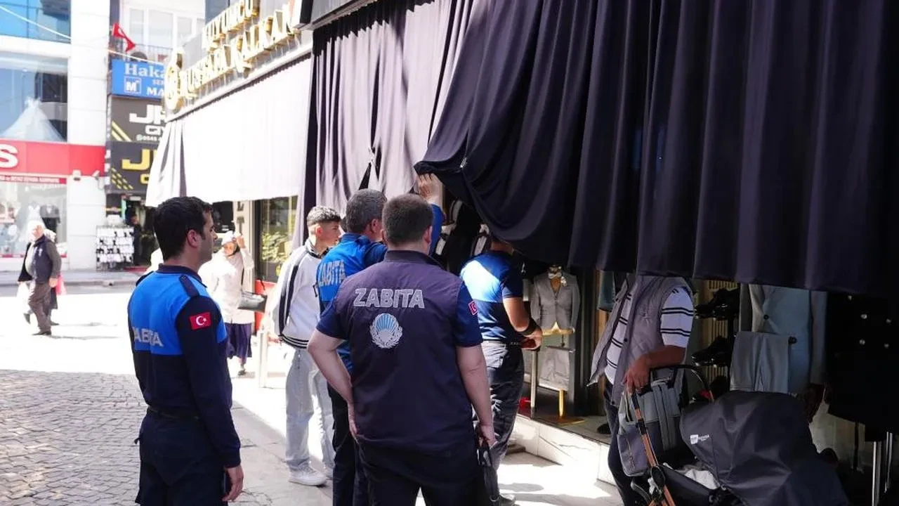 Düzce Zabıtası affetmedi: Kaldırımı işgal eden esnafa 17 bin liralık fatura