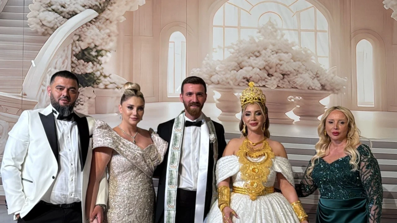 Altınlar altınları takip etti: Aleyna Dalveren'in düğünü göz kamaştırdı