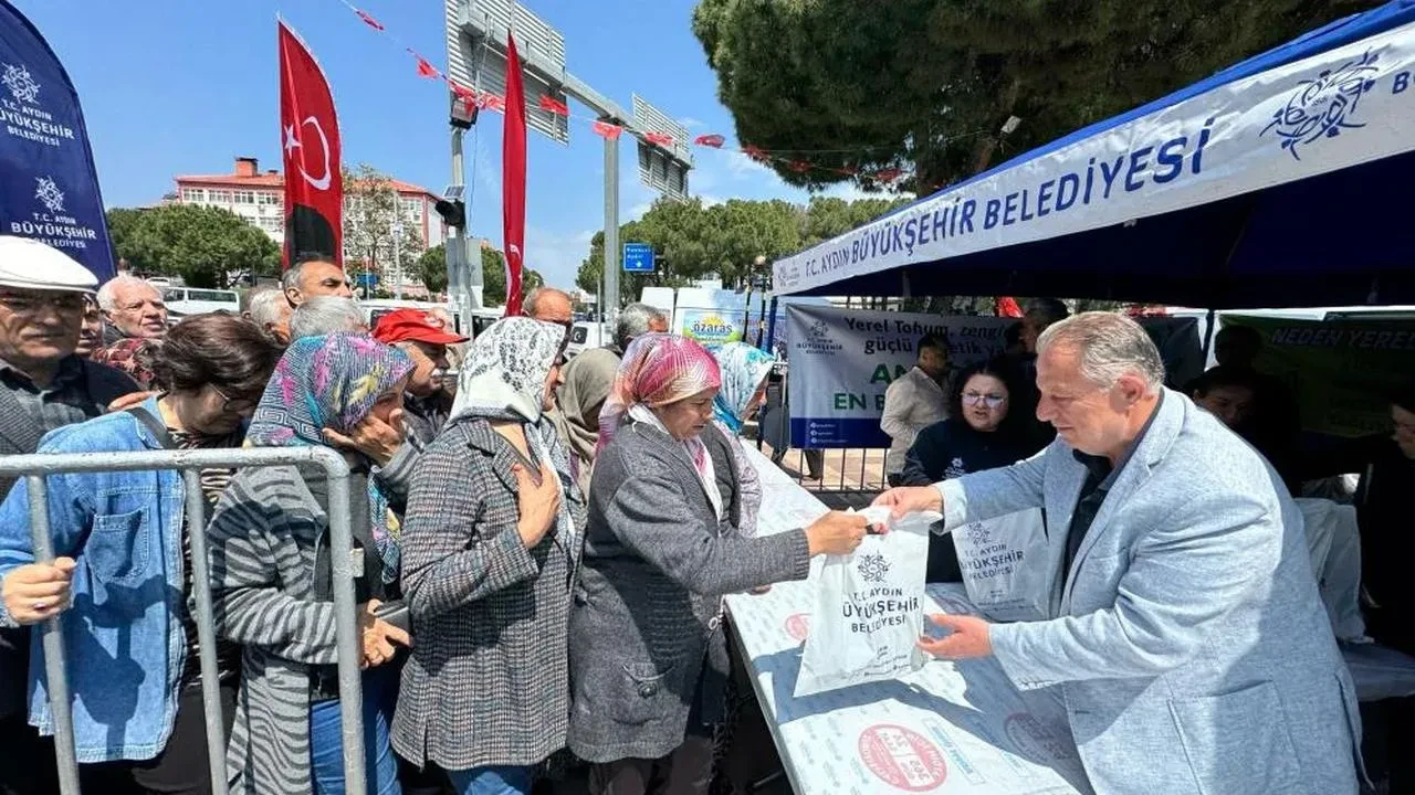 Aydın Büyükşehir Belediyesi, Karacasu’da 20 bin fide dağıttı