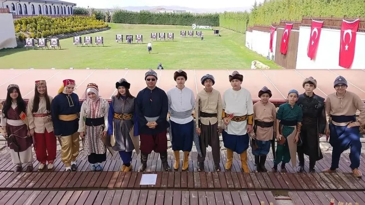 Sincan geleneksel okçuluk kursu öğrencileri başarılarıyla gururlandırdı