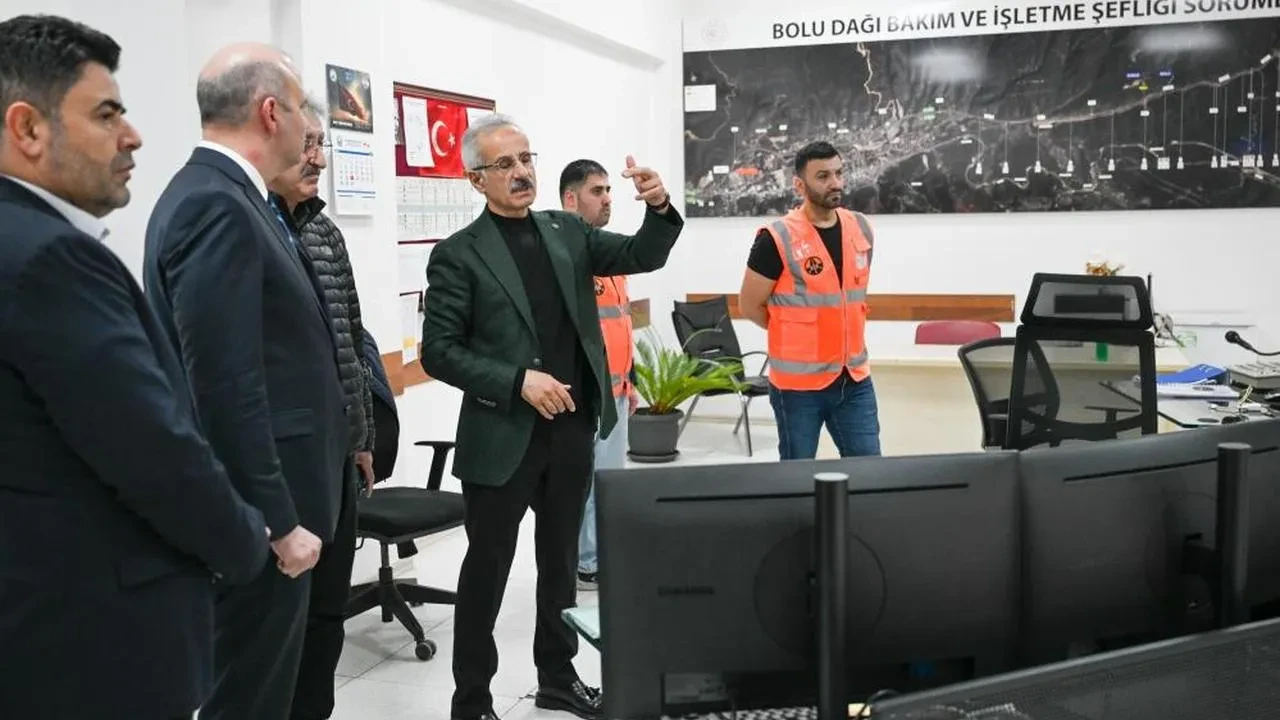 Bakan Uraloğlu'ndan Bolu Dağı'nda kritik denetim: Bayram dönüşü trafiği için yeni talimatlar verdi
