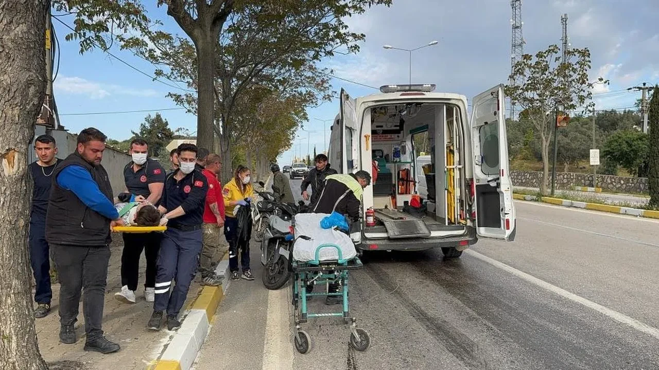 Erdek'te feci kaza: Yola dökülen yağ sebebiyle 2 motosikletli çarpıştı
