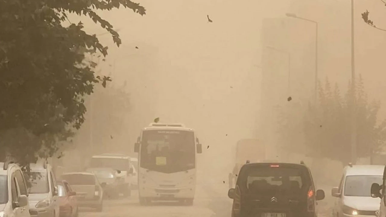 MGM, yurt genelinde sağanak yağış ve toz taşınımı riskine karşı uyardı: Göz gözü görmeyecek