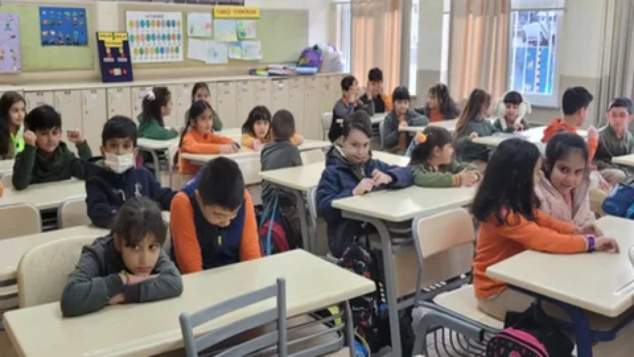 Ara tatilin ardından okullar yeniden açılıyor, 20 milyon öğrenci ders başına