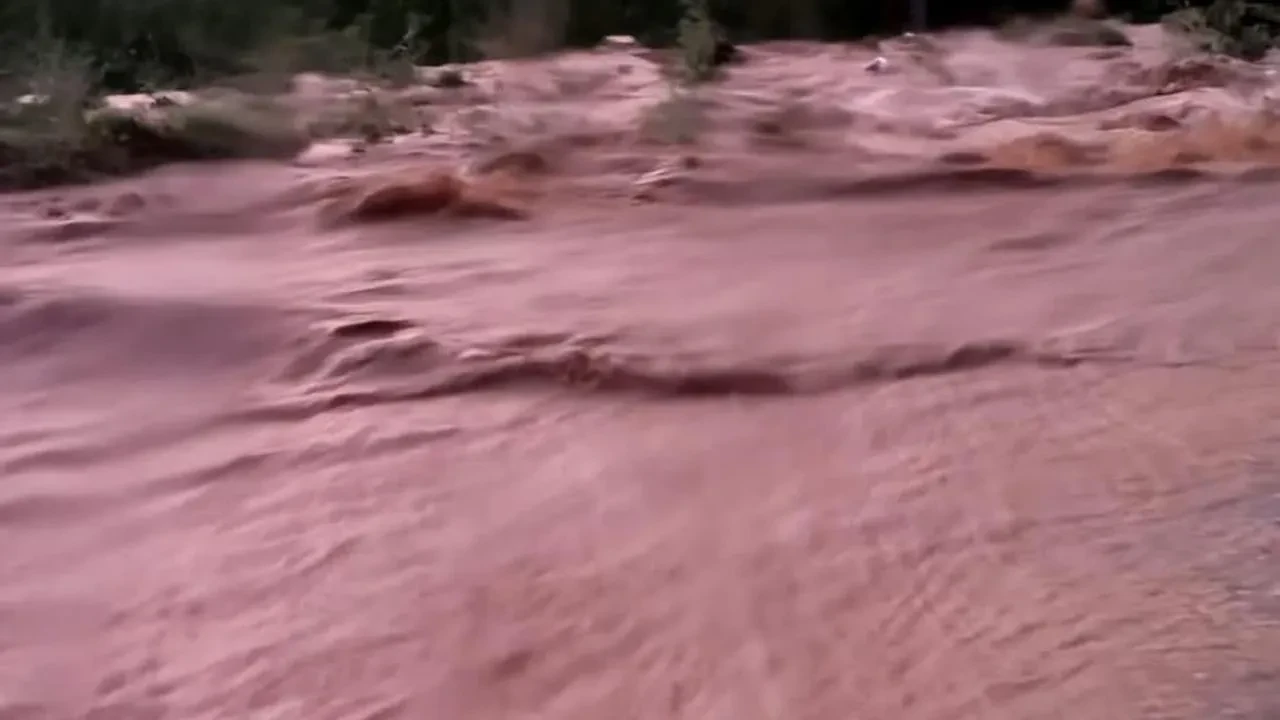 Nallıhan Sarıyar Mahallesinde şiddetli yağış sele döndü