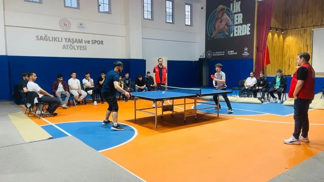 Erzincan'da Gençlik Haftası heyecanı: Masa tenisi turnuvasında kazananlar belli oldu