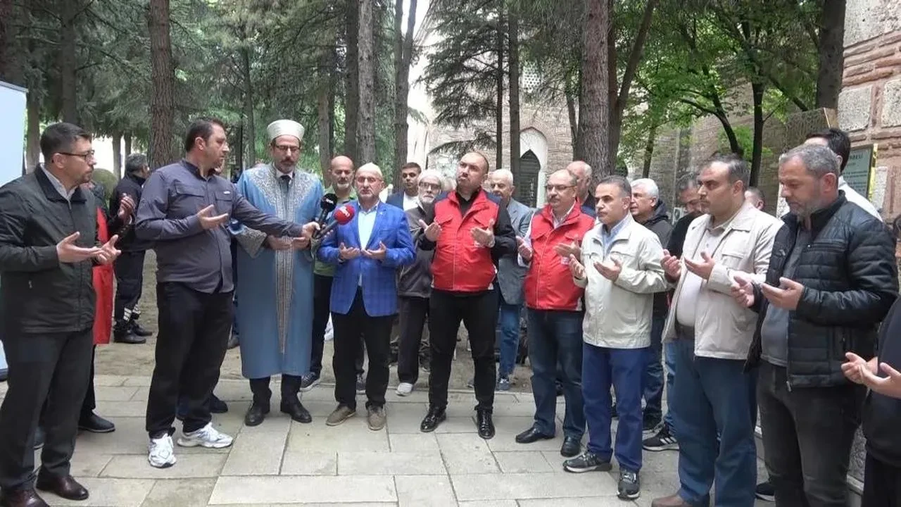 Fatih Sultan Mehmed'in annesi Hüma Hatun Anneler Günü'nde dualarla anıldı