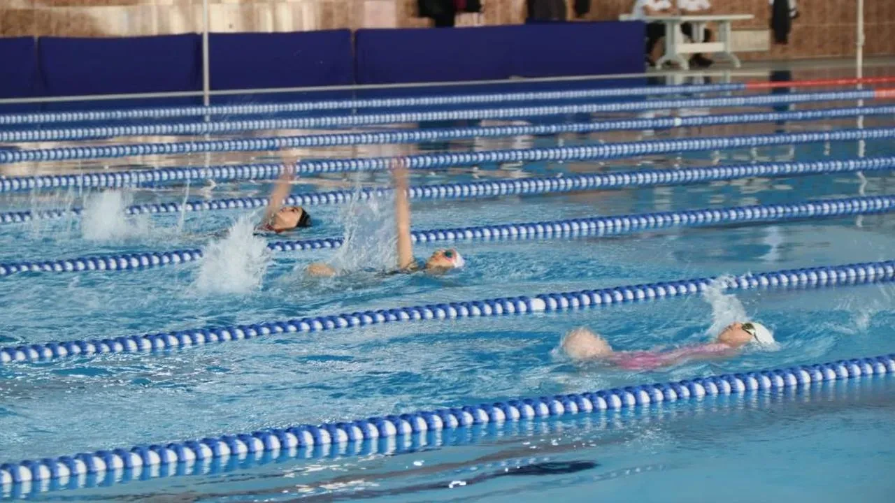 Minik yüzücülerin rekabeti Elazığ’da coşkulu bir şekilde gerçekleşti