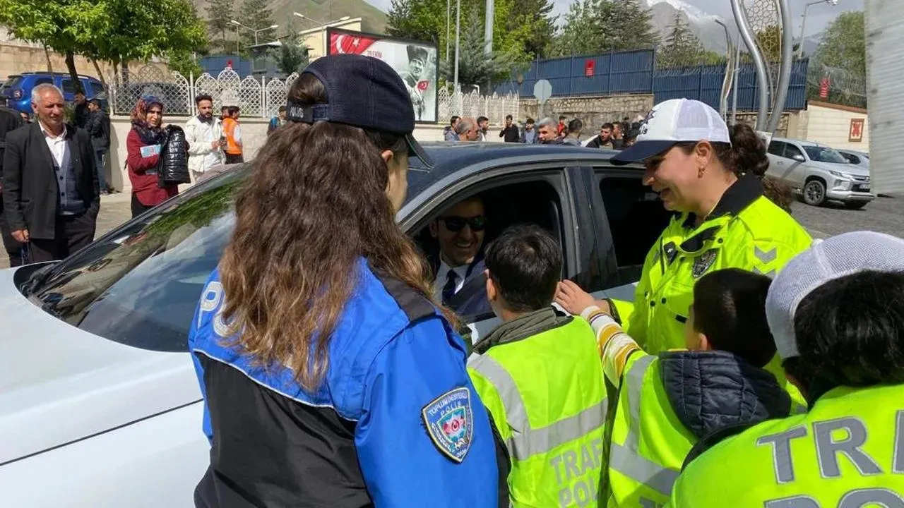 Hakkari'de Engelliler Haftası'nda özel öğrencilere trafik bilinci eğitimi