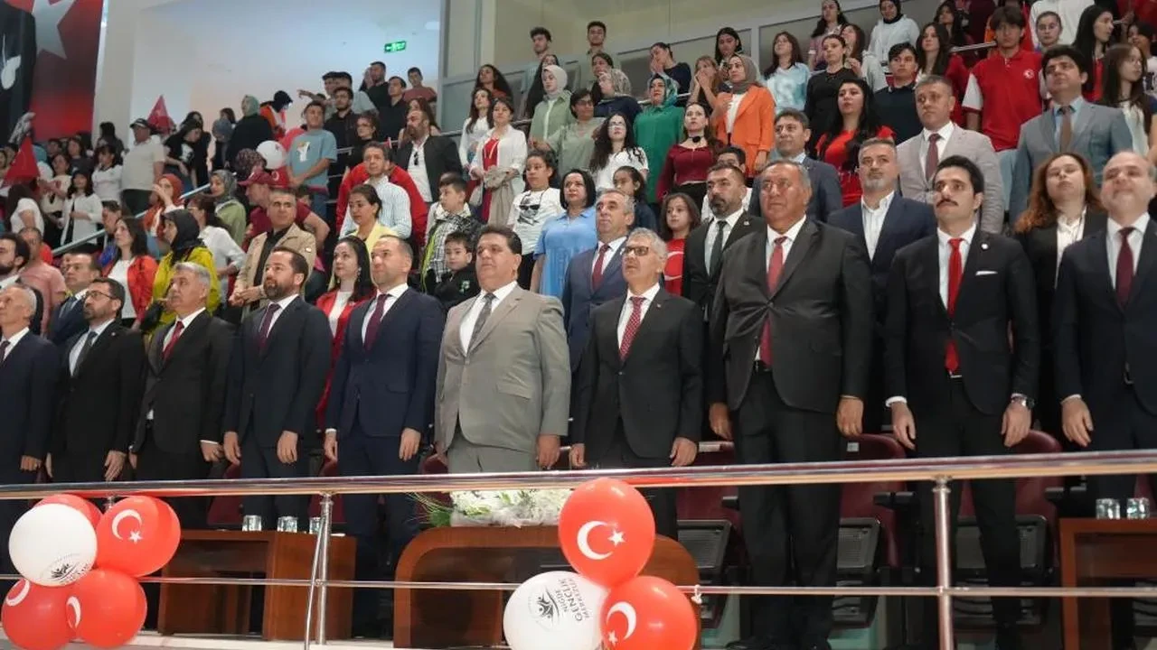 19 Mayıs'ta Niğde'de coşku doruğa ulaştı: Genç sporcular ve uçurtma şenliği ile bayram eğlencesi