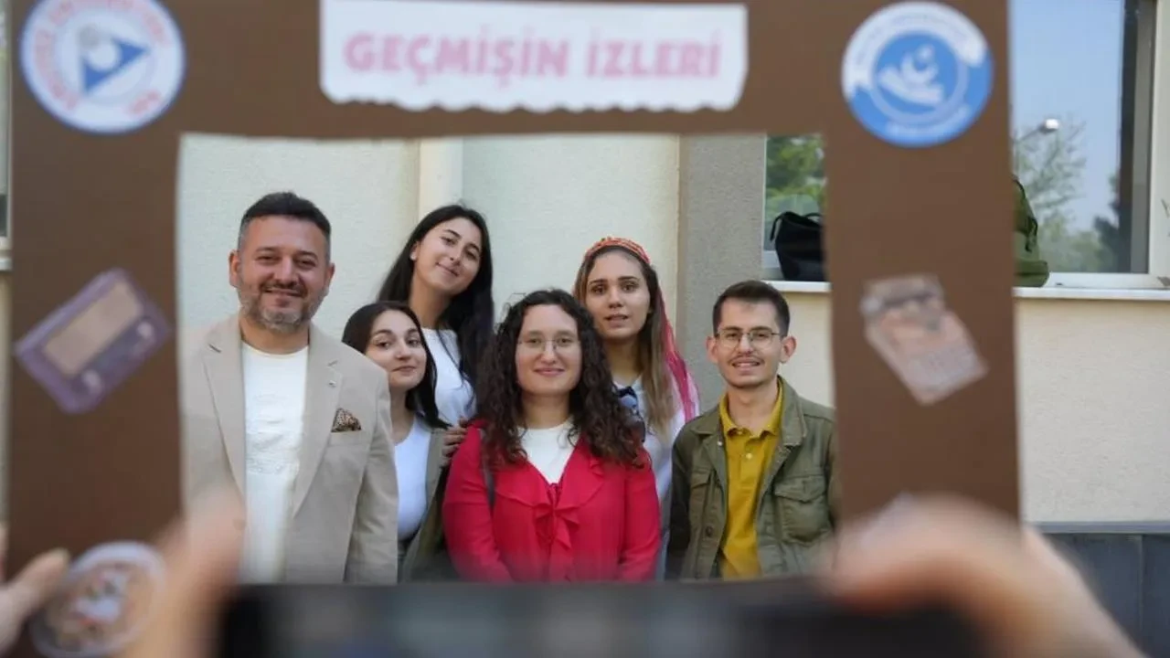Erü'lü Öğrencilerden Geçmişin İzleri Sergisi Büyük Beğeni Topladı