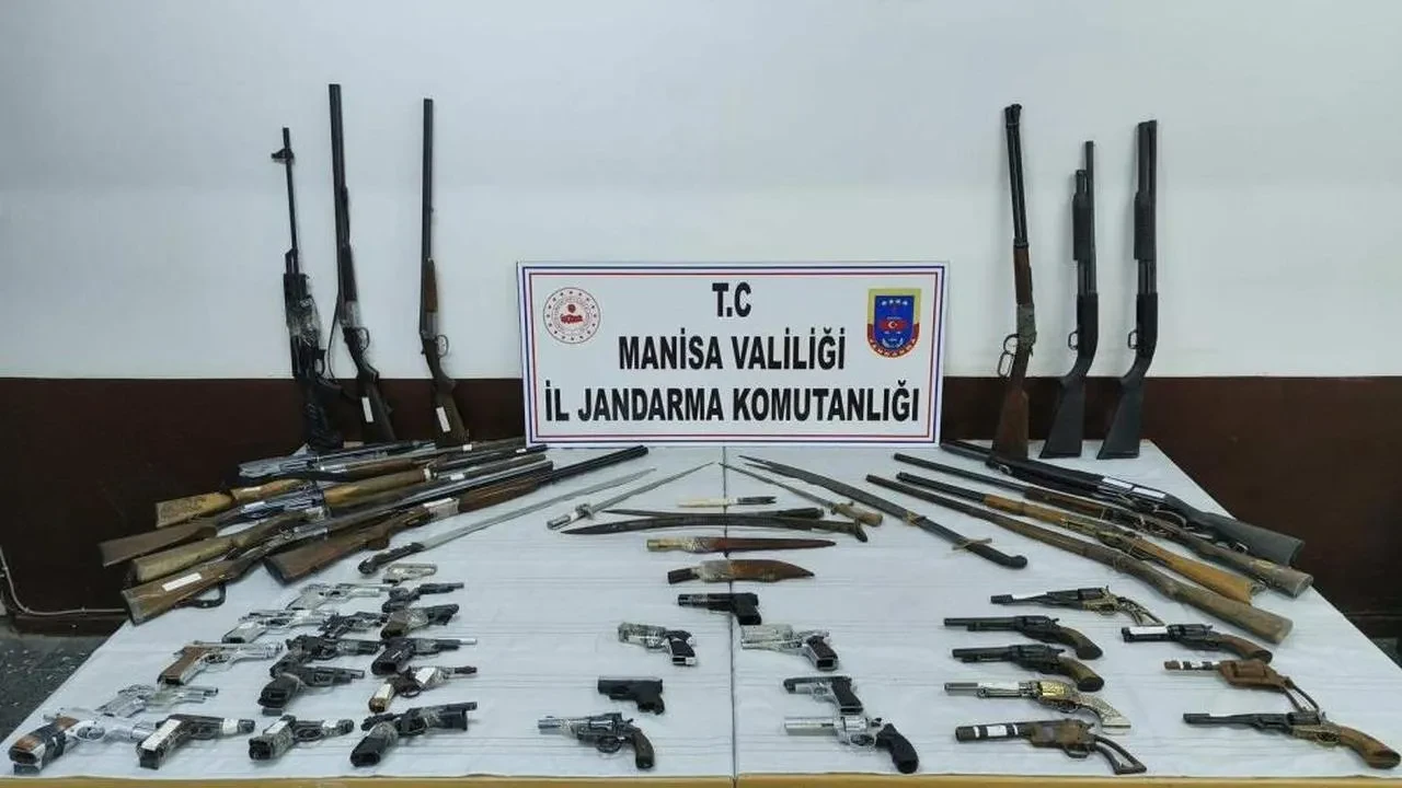 Manisa'da jandarma operasyonunda cephanelik ortaya çıktı