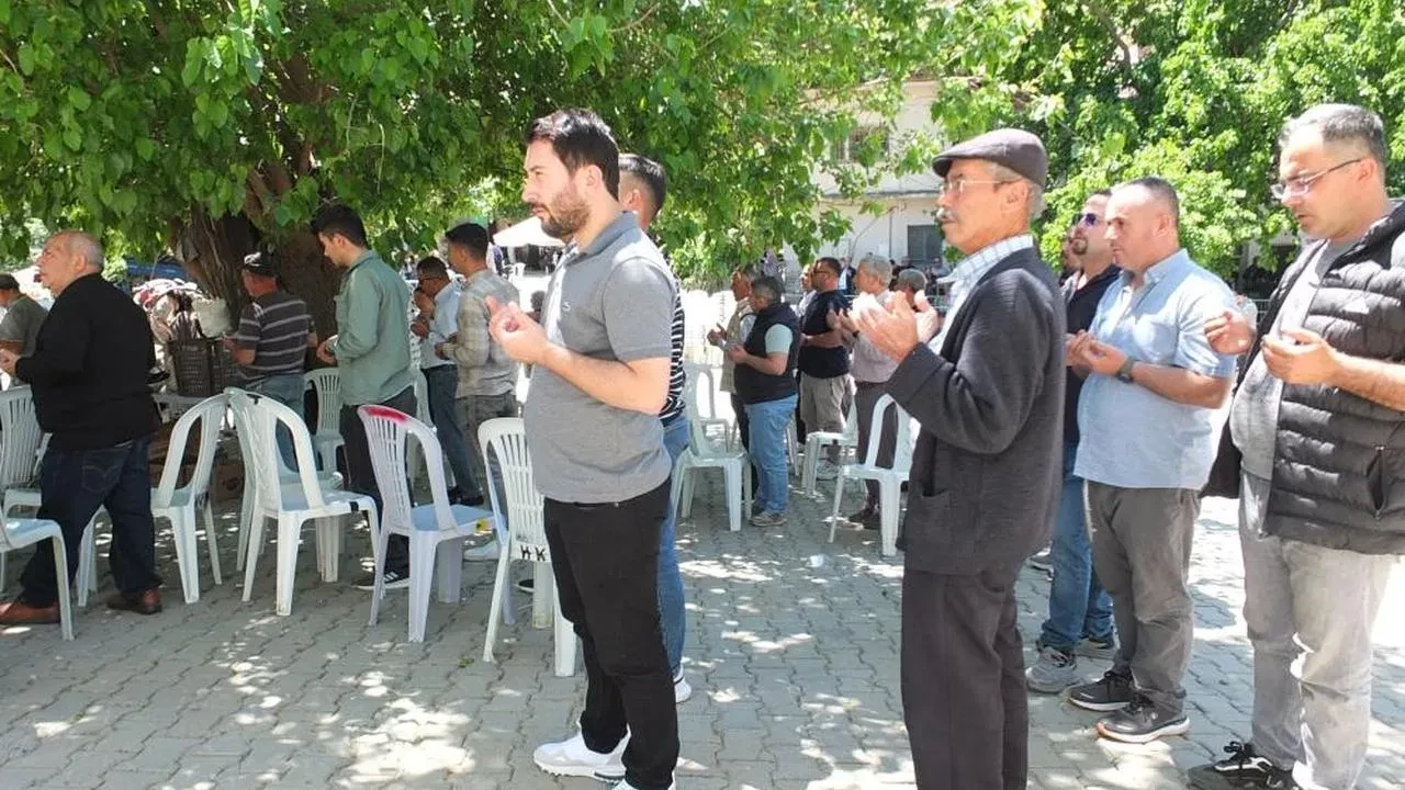 Balıkesir'de geleneksel çiftçi hayrı: 2 bin 500 kişi yağmur duası için bir araya geldi