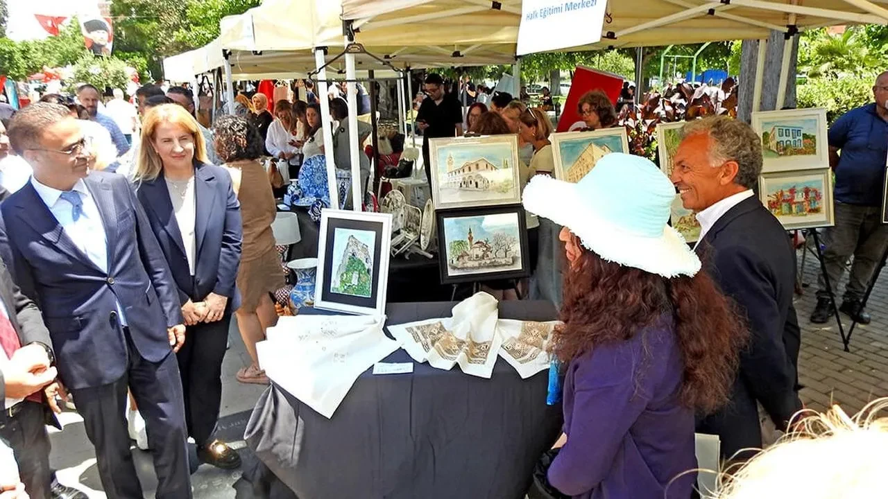Çeşme tarihi güzellikleri Selçuk Sevgi Yolunda sergilendi  OR  Tarihi Çeşme suluboya sanatıyla İzmirde buluştu
