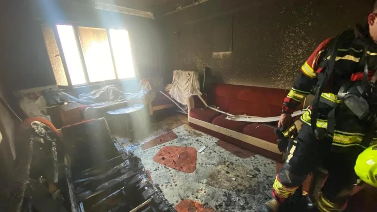 Bandırma'da apartman dairesinde yangın: Yangın büyümeden söndürüldü