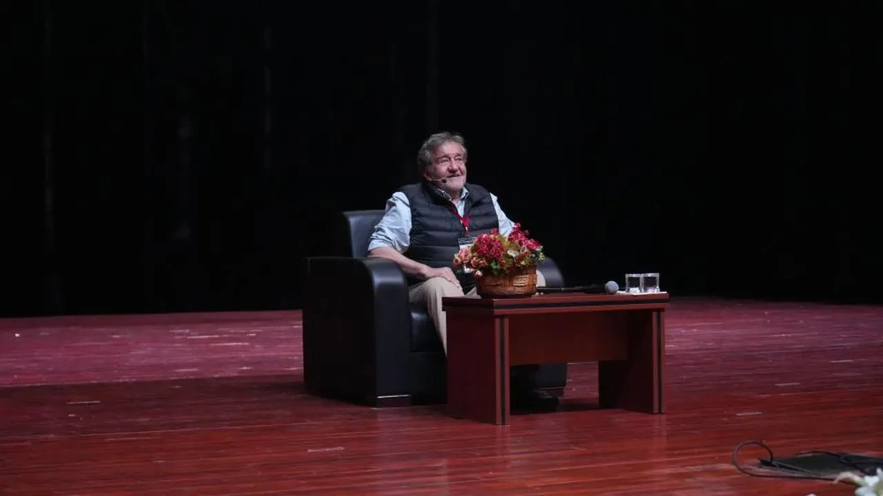 Coşkun Aral, NÖHÜ'de genç iletişimcilerle buluştu: İlham verici deneyimler paylaşıldı