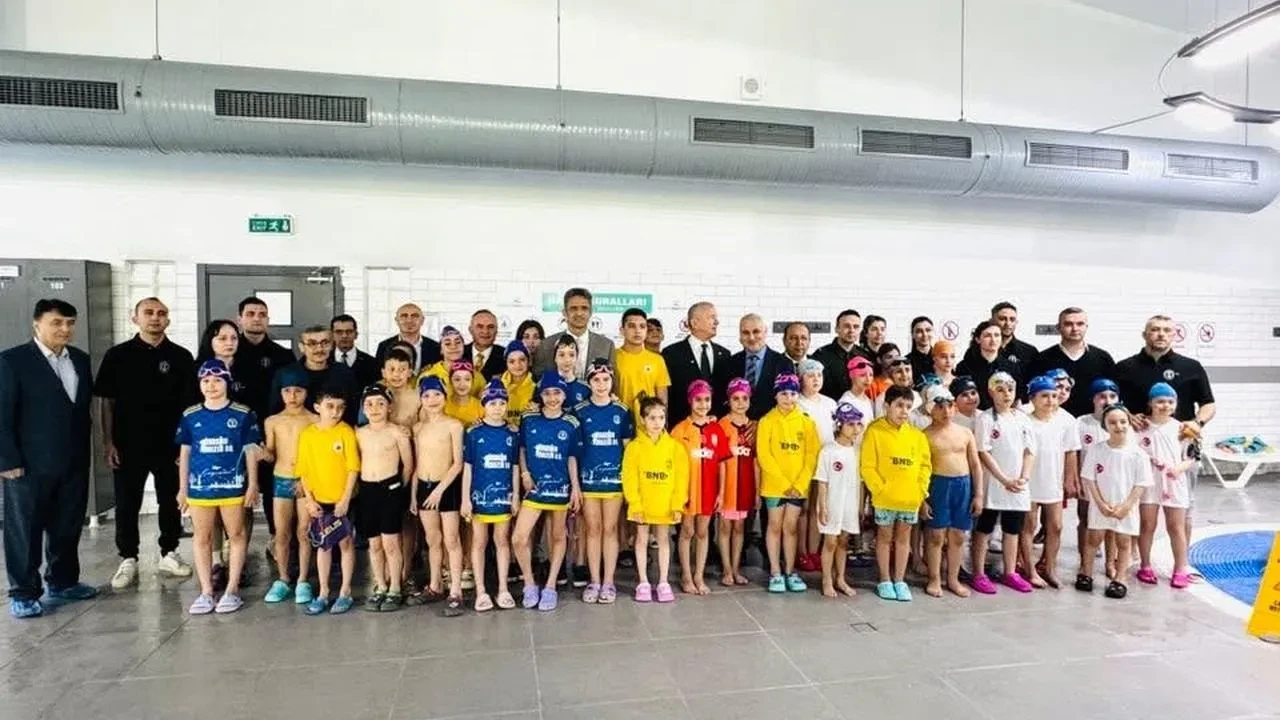 Çaycuma'da yüzme yarışları nefes kesti: Kaymakam Kaya yarışların startını verdi