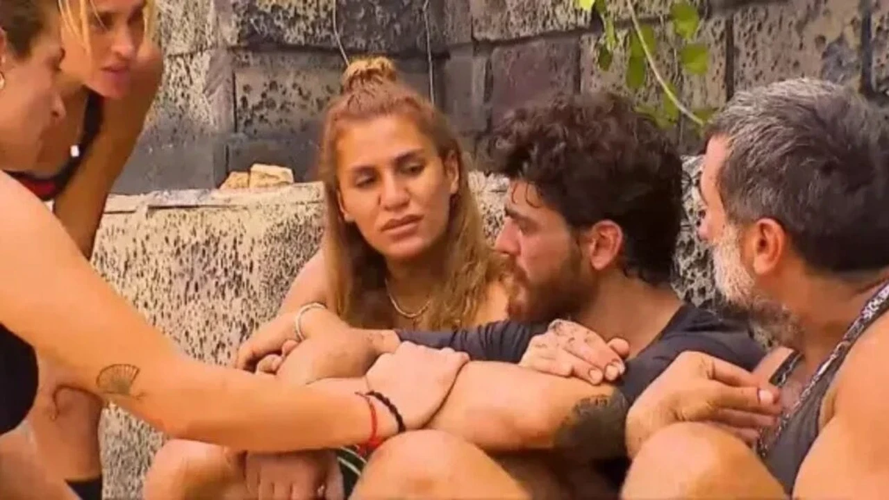 Survivor Poyraz'ın elenmesi Murat Özarı'yı ağlattı: Göz yaşlarıyla kaleme aldığı şiiri duyunca hissettikleri