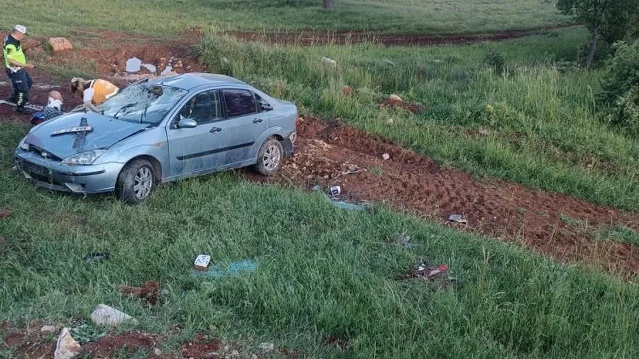 Dursunbey'de otomobil şarampole uçtu: 3 yaralı