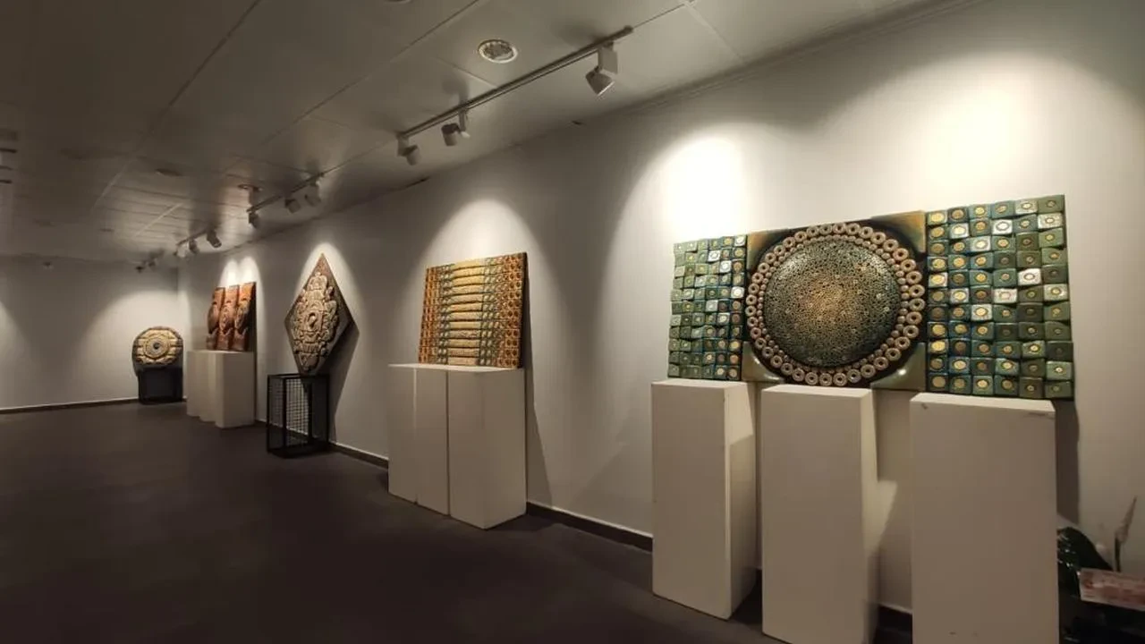 OMÜ'de 'Dokunuşlar' sergisi açıldı: Geçmiş ve bugün eserlerinde buluşuyor