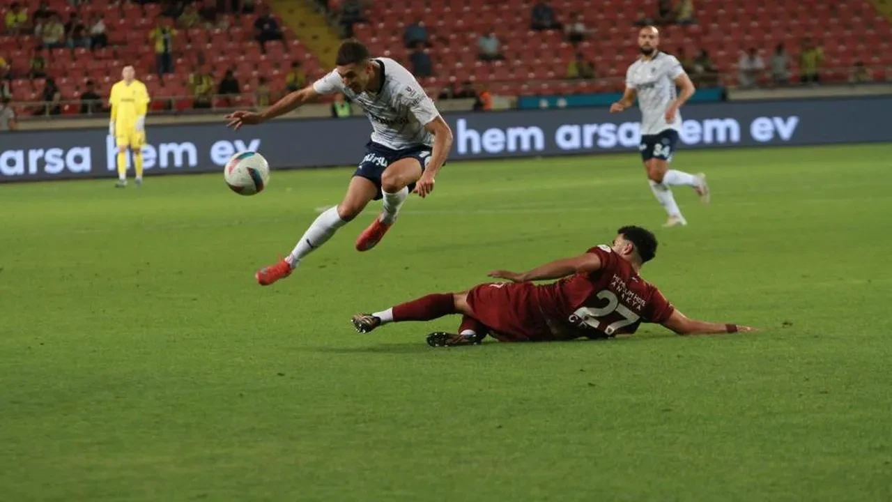 Fenerbahçe ile Hatayspor ilk yarıda berabere kaldı