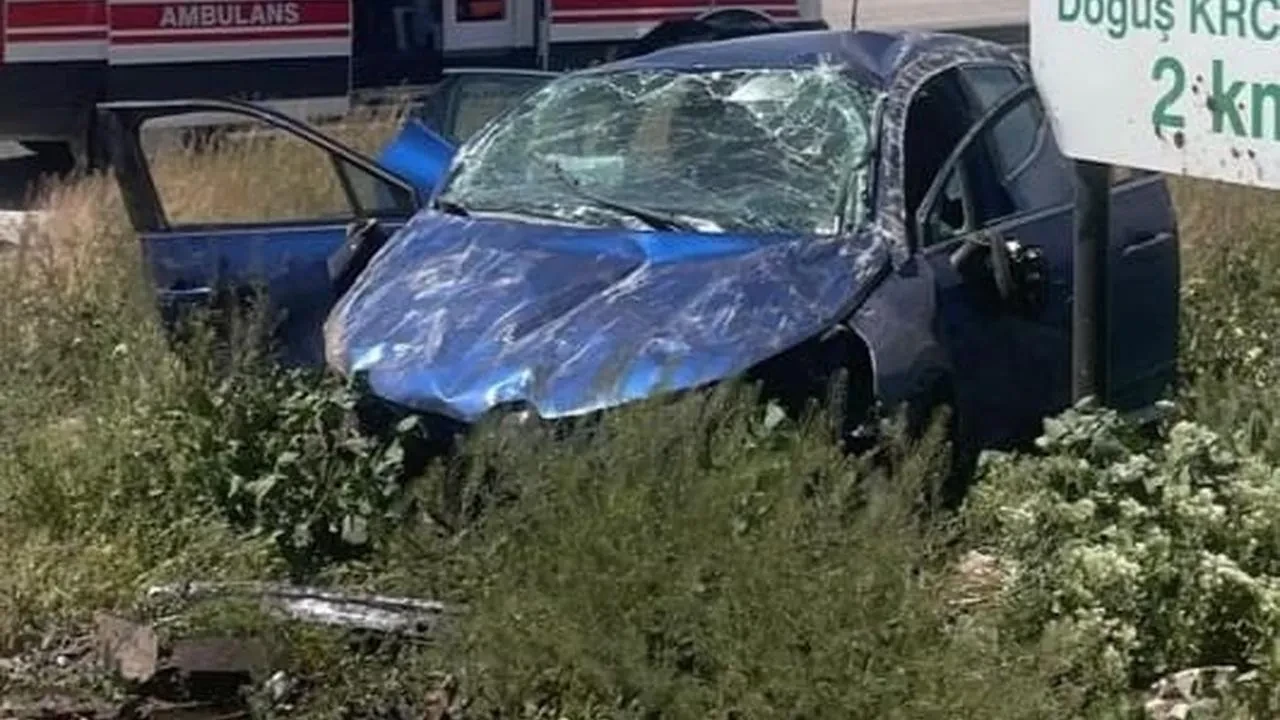 Sandıklı'da kontrolden çıkan araç takla attı