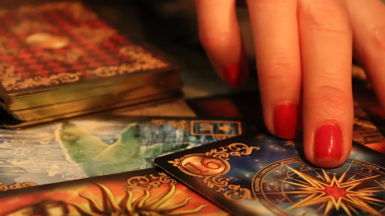 3 Mayıs tarot falı: Kalbinizin sesi, zihninizi aydınlatıyor