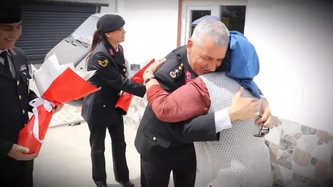 Çanakkale'de jandarmadan anlamlı Anneler Günü ziyareti: Şehit anneleri unutulmadı