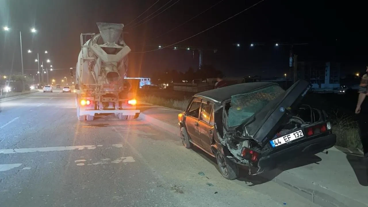 Malatya'da mikser otomobile çarparak bir kişiyi yaraladı