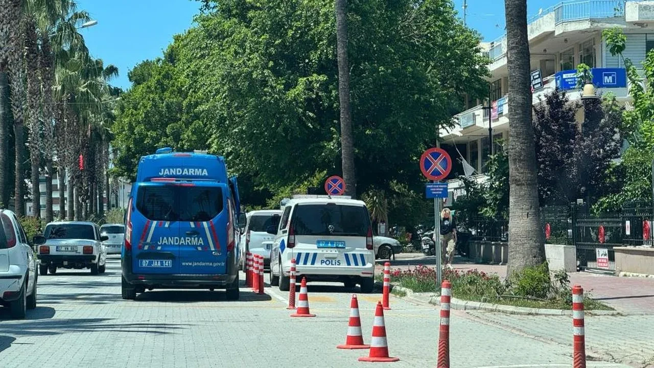 Sahte Kimlikle Yakalanan Sürücüde 3 Düzensiz Göçmen