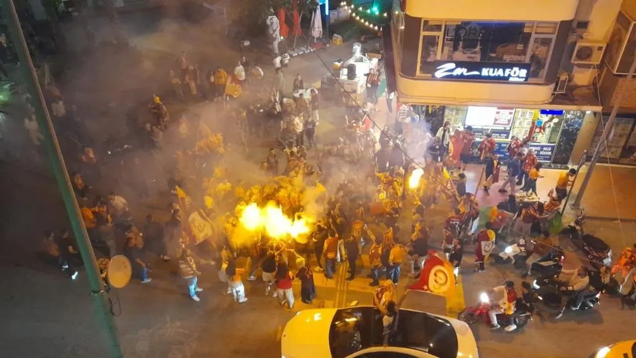 Galatasaray'ın şampiyonluğu: Kuşadası'nda coşkuyla kutlandı