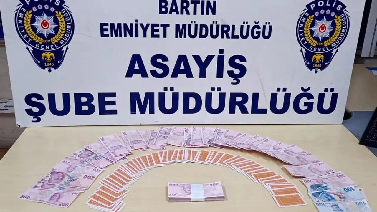 Bartın'da kumar baskını: Ekipler 27 bin Tl'ye el koydu, 4 kişiye ceza kesti