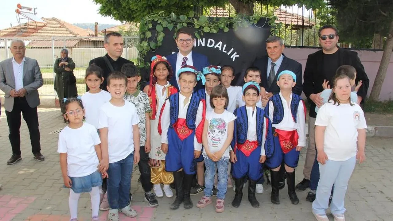 Dünya Engelliler Haftası'nda Kula'da duygusal anlar: Performanslar büyük ilgi gördü