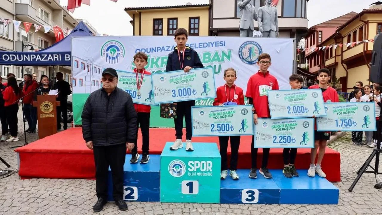 Odunpazarı'nda 19 Mayıs coşkusu! Şükrü Saban Yol Koşusu, sporda fırsat eşitliğine dikkat çekti